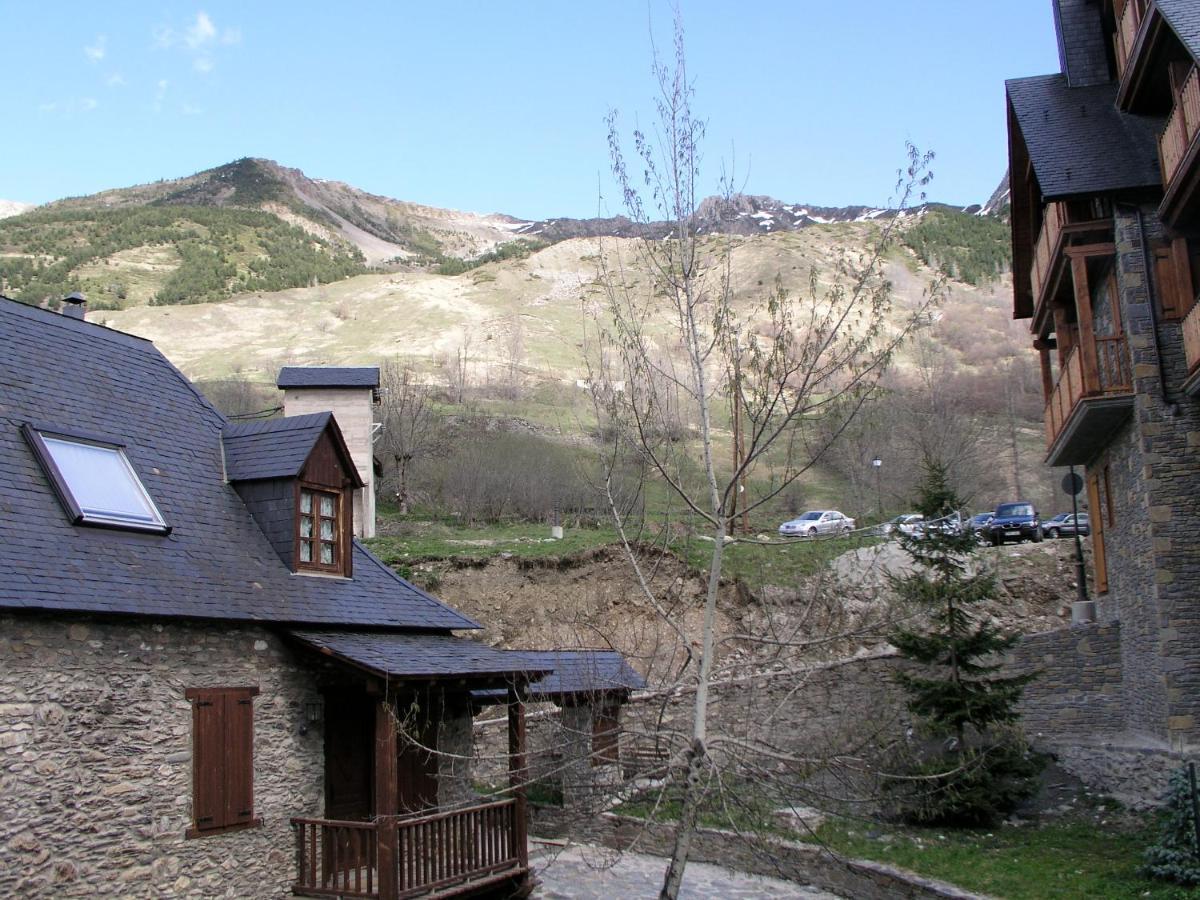 Casa De Piedra Con Encanto En El Bonito Pueblo De Bagergue Villa Luaran gambar