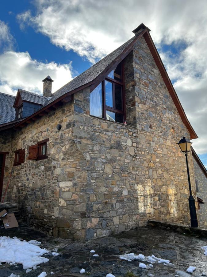 Casa De Piedra Con Encanto En El Bonito Pueblo De Bagergue Villa Luaran gambar