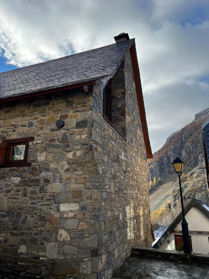 Casa De Piedra Con Encanto En El Bonito Pueblo De Bagergue Villa Luaran gambar