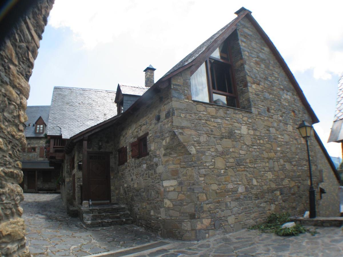 Casa De Piedra Con Encanto En El Bonito Pueblo De Bagergue Villa Luaran gambar