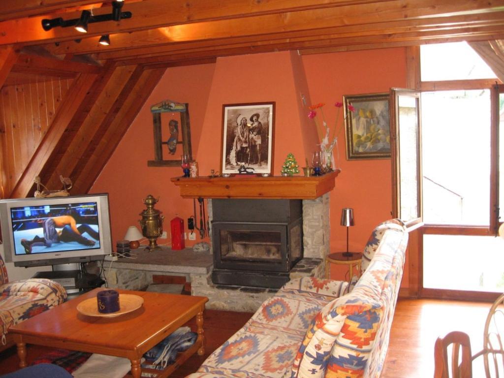 Casa De Piedra Con Encanto En El Bonito Pueblo De Bagergue Luaran gambar