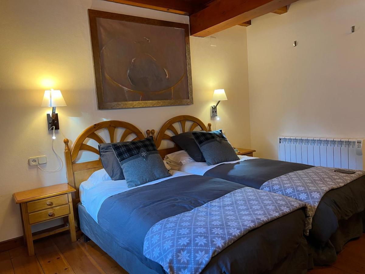 Casa De Piedra Con Encanto En El Bonito Pueblo De Bagergue Luaran gambar