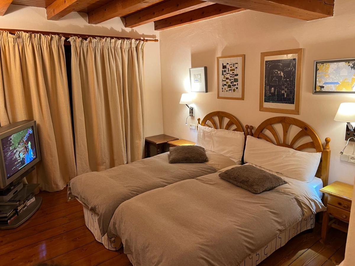 Casa De Piedra Con Encanto En El Bonito Pueblo De Bagergue Luaran gambar