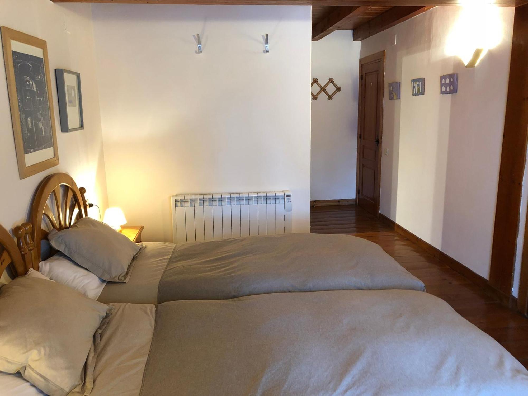 Casa De Piedra Con Encanto En El Bonito Pueblo De Bagergue Luaran gambar