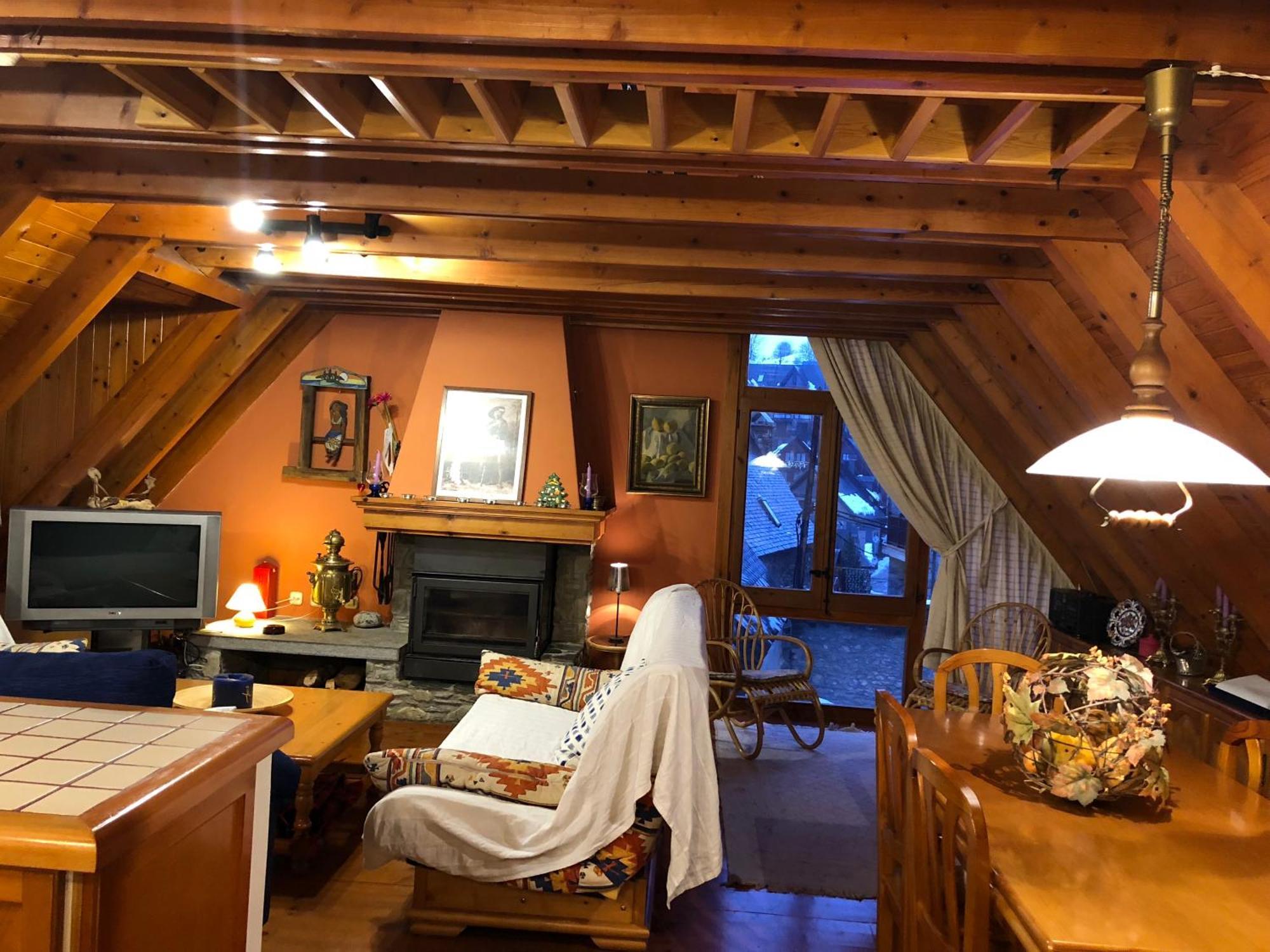 Casa De Piedra Con Encanto En El Bonito Pueblo De Bagergue Luaran gambar