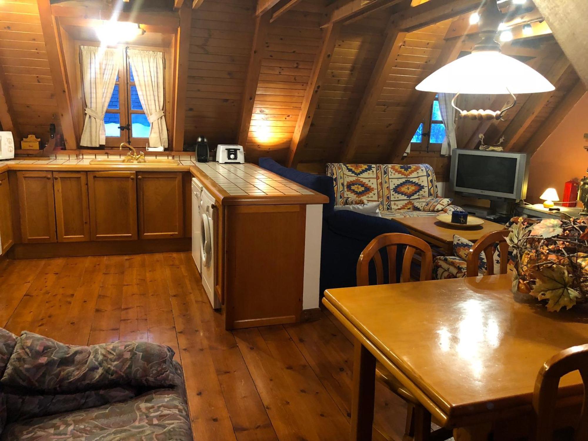 Casa De Piedra Con Encanto En El Bonito Pueblo De Bagergue Luaran gambar