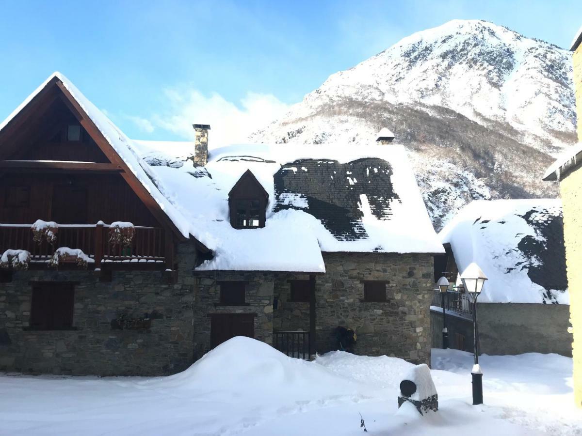 Casa De Piedra Con Encanto En El Bonito Pueblo De Bagergue Villa Luaran gambar