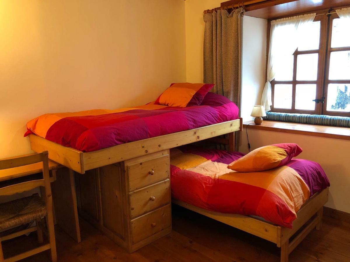 Casa De Piedra Con Encanto En El Bonito Pueblo De Bagergue Luaran gambar
