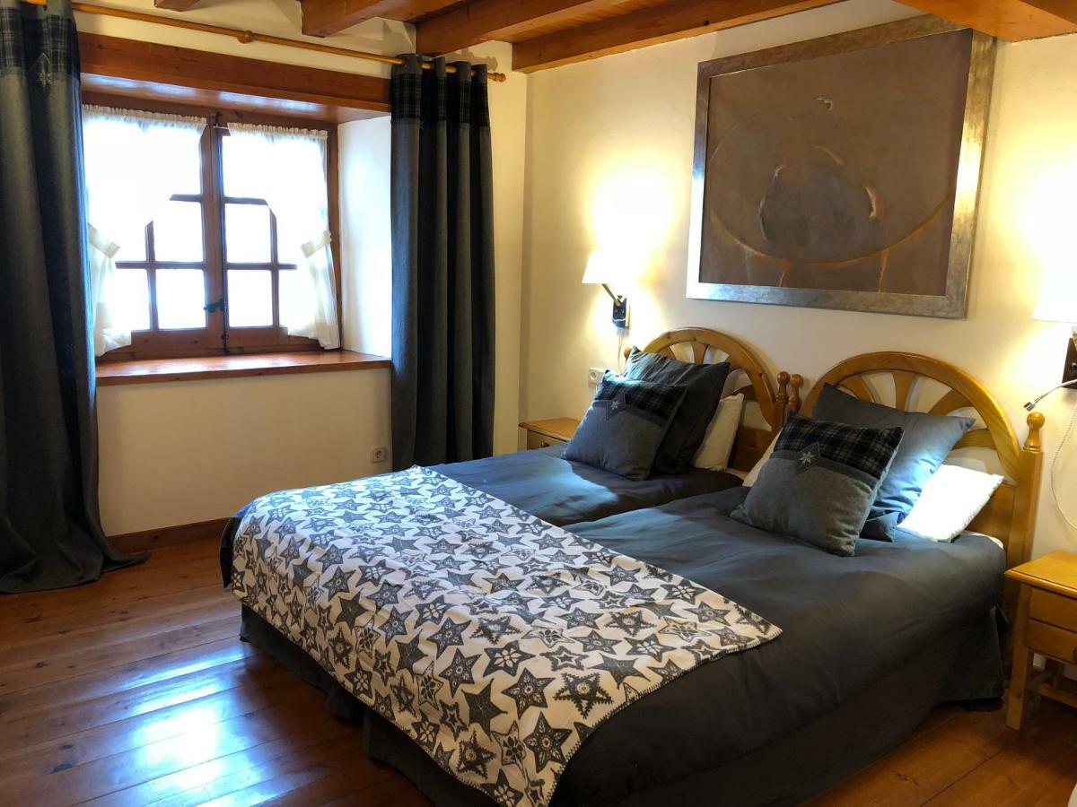 Casa De Piedra Con Encanto En El Bonito Pueblo De Bagergue Luaran gambar