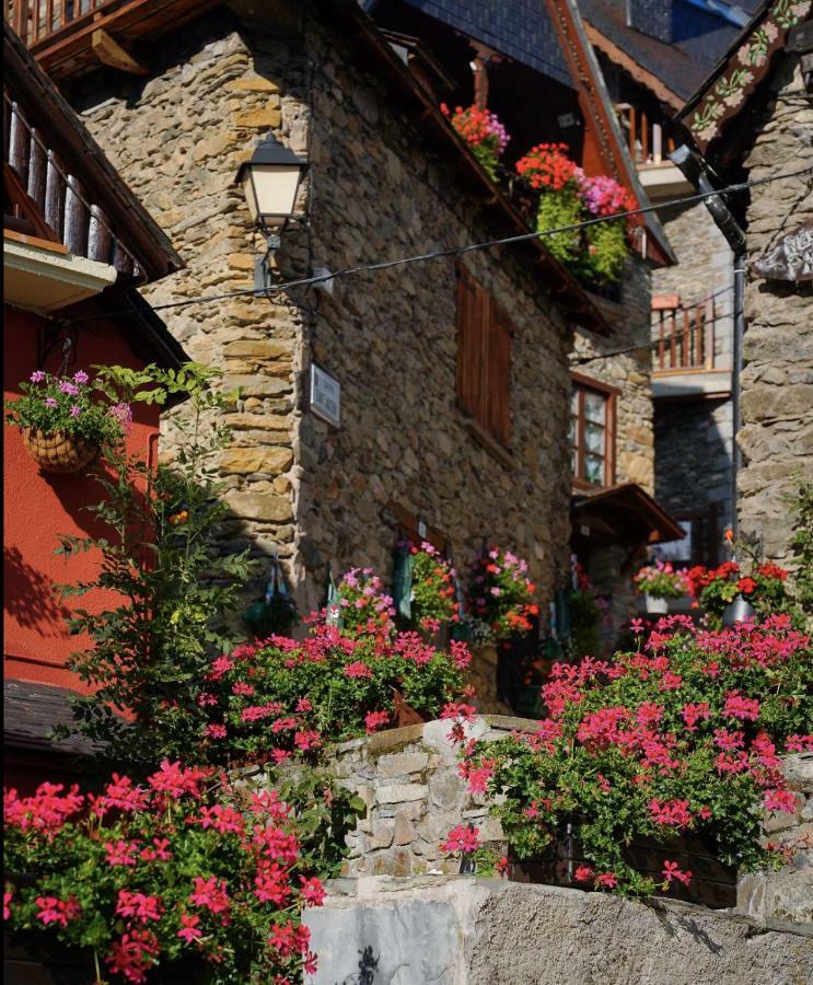 Casa De Piedra Con Encanto En El Bonito Pueblo De Bagergue Luaran gambar