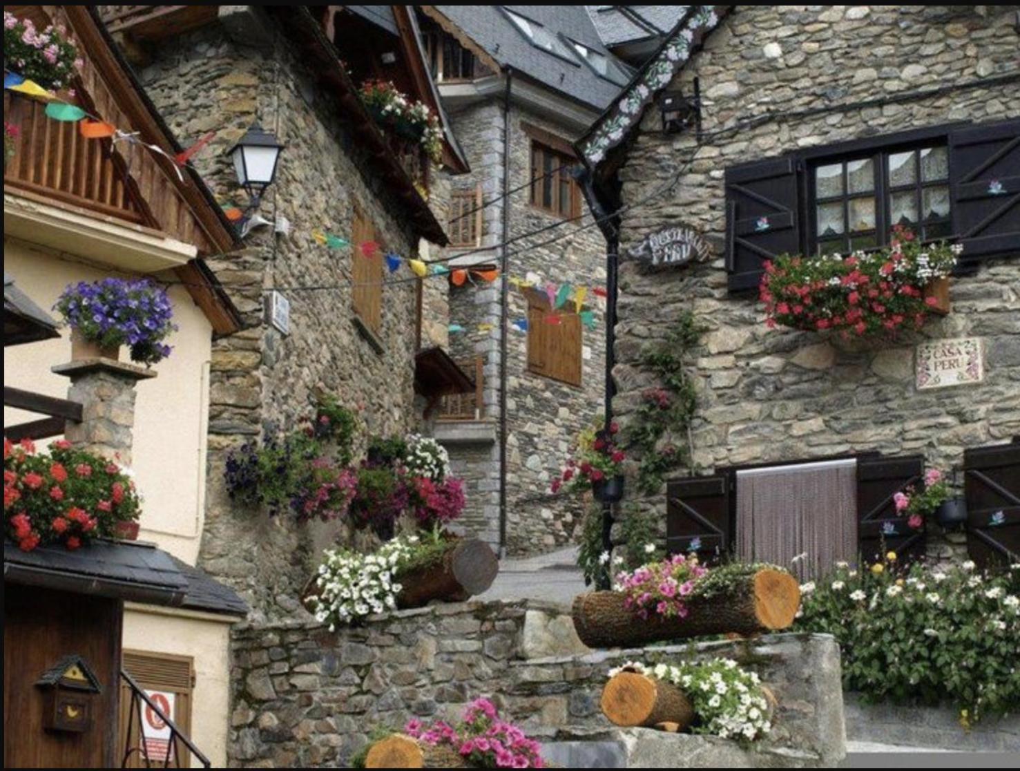 Casa De Piedra Con Encanto En El Bonito Pueblo De Bagergue Villa Luaran gambar